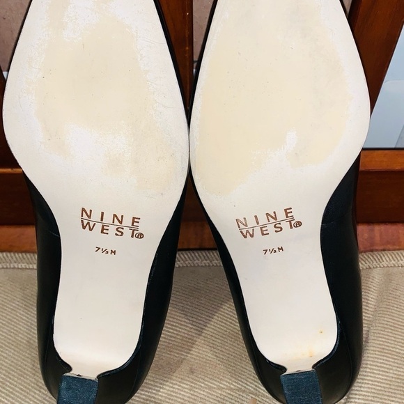 Nine West Black Leather Pumps. - Picture 6 of 15
